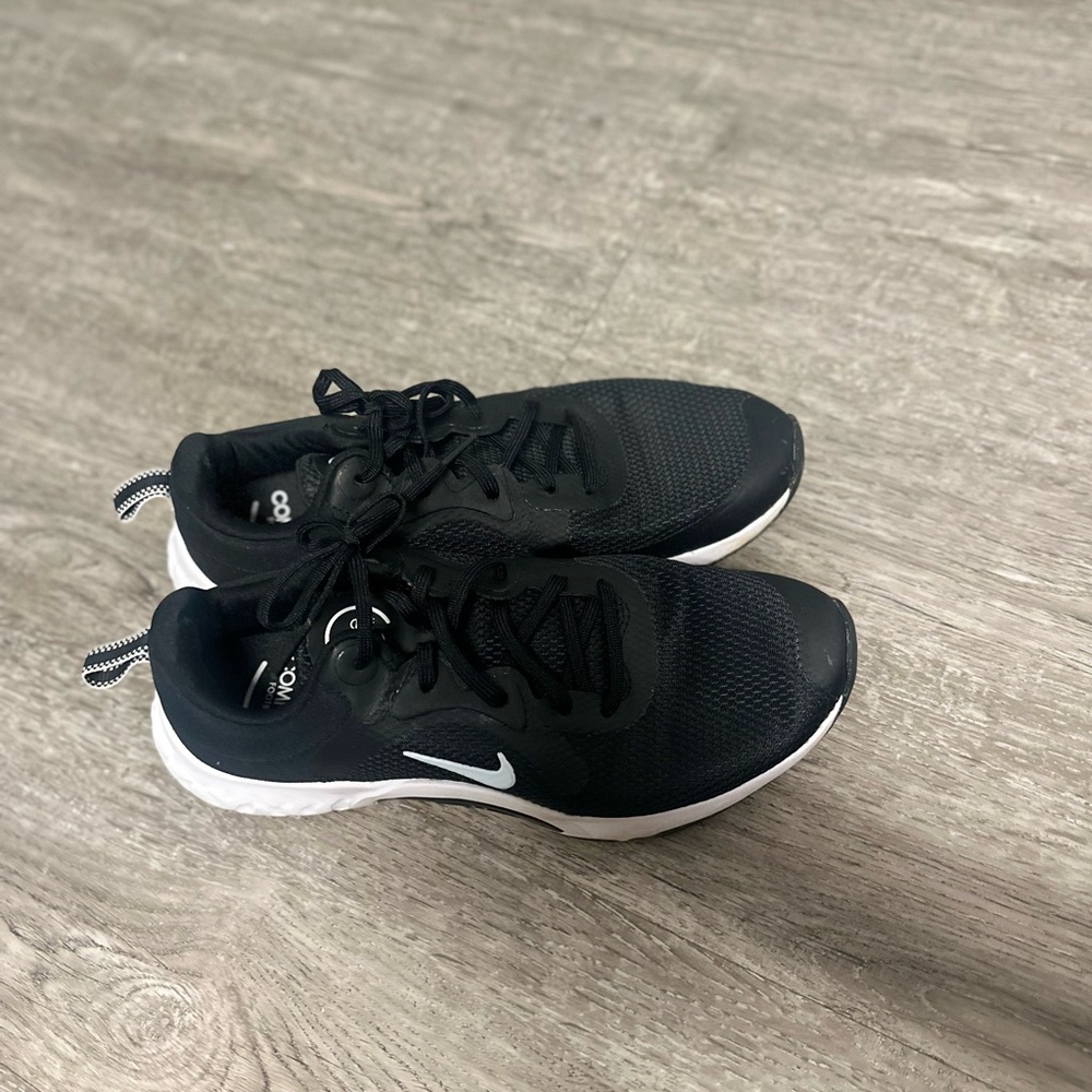 Nike Black and White Running Shoes